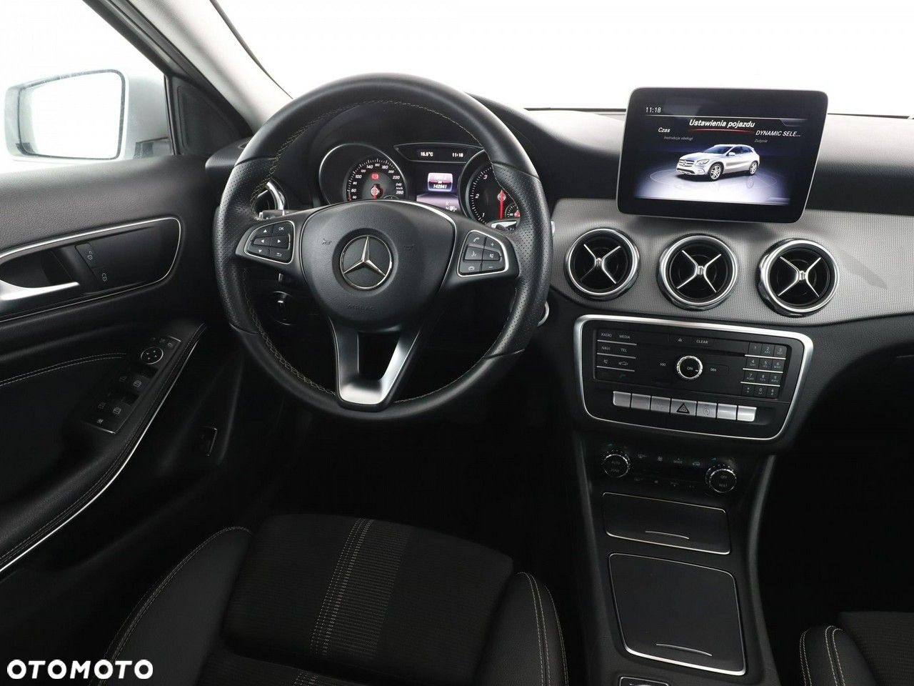 Mercedes-Benz GLA - 17