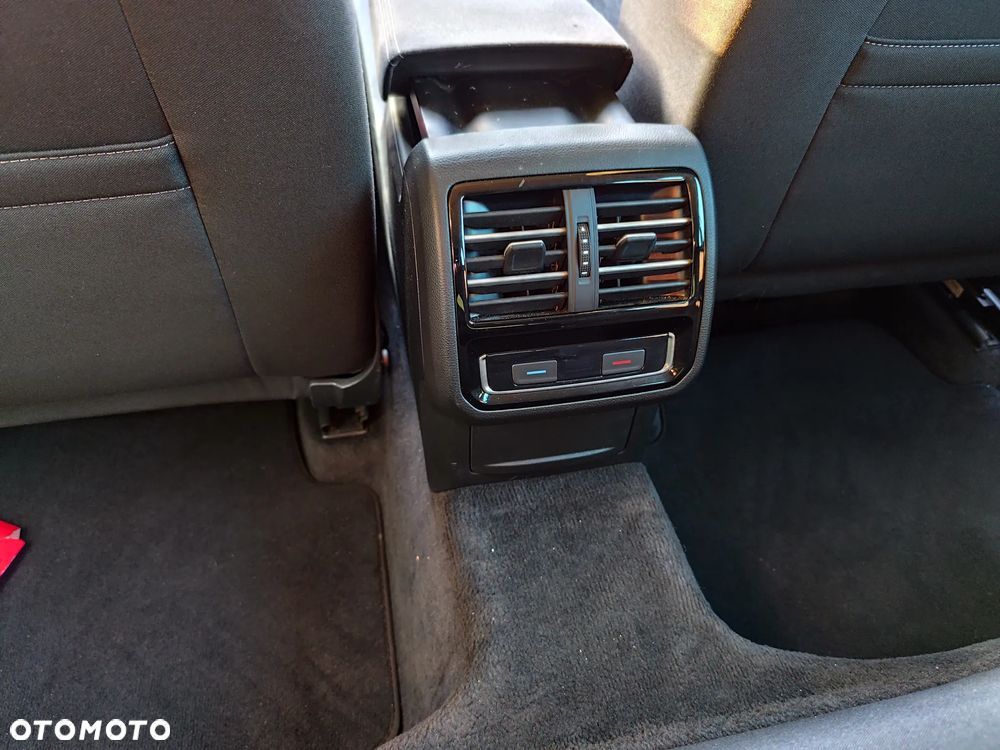 Volkswagen Passat 2.0 TDI SCR Comfortline - 22