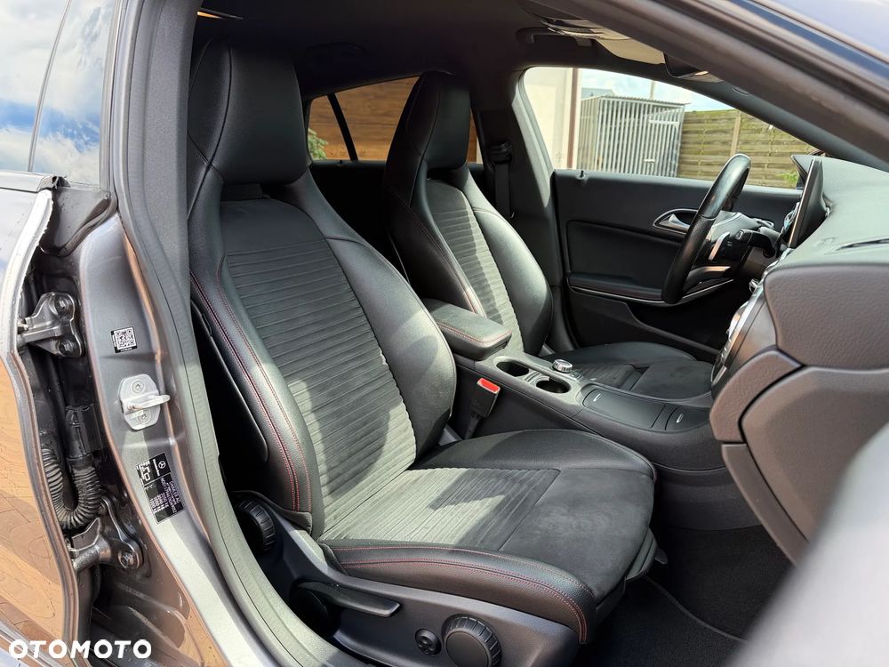 Mercedes-Benz CLA 250 4Matic 7G-DCT AMG Line - 17