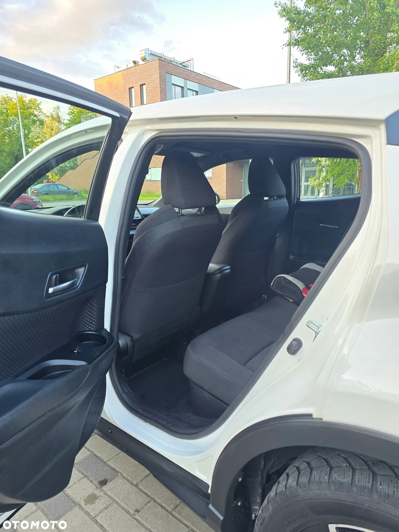 Toyota C-HR - 11