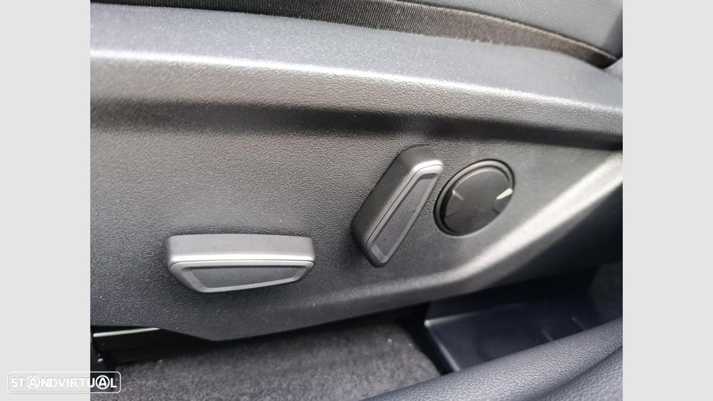 Ford Focus 1.0 EcoBoost MHEV ST-Line X - 13