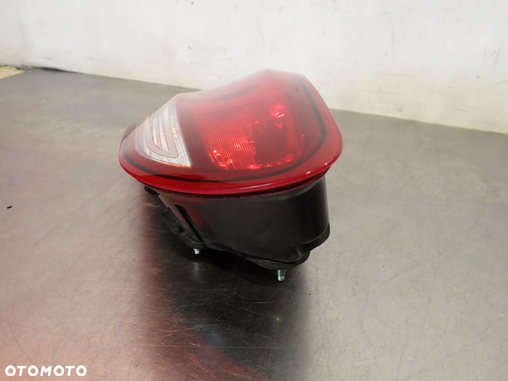 LAMPA LEWA TYLNA W KLAPIE HYUNDAI I30 III - 5