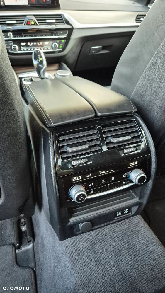 BMW Seria 5 520d xDrive - 24