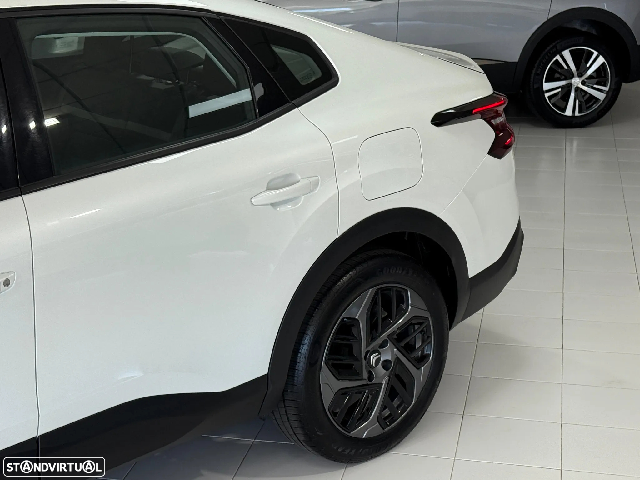 Citroën C4 X 1.2 PureTech Plus EAT8 - 16