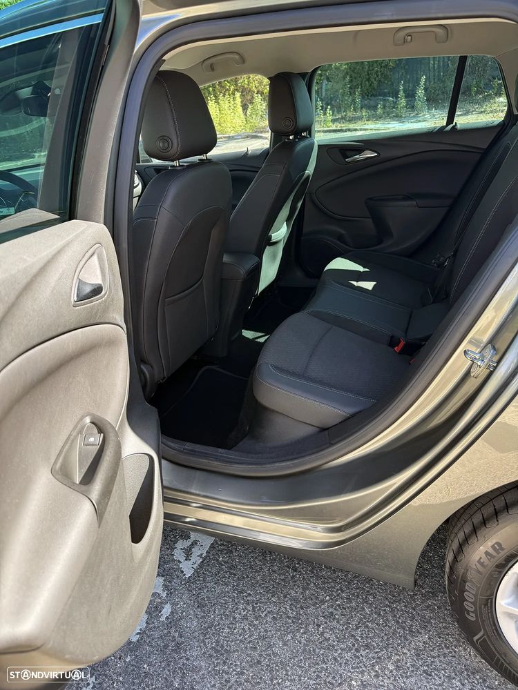 Opel Astra Sports Tourer - 8