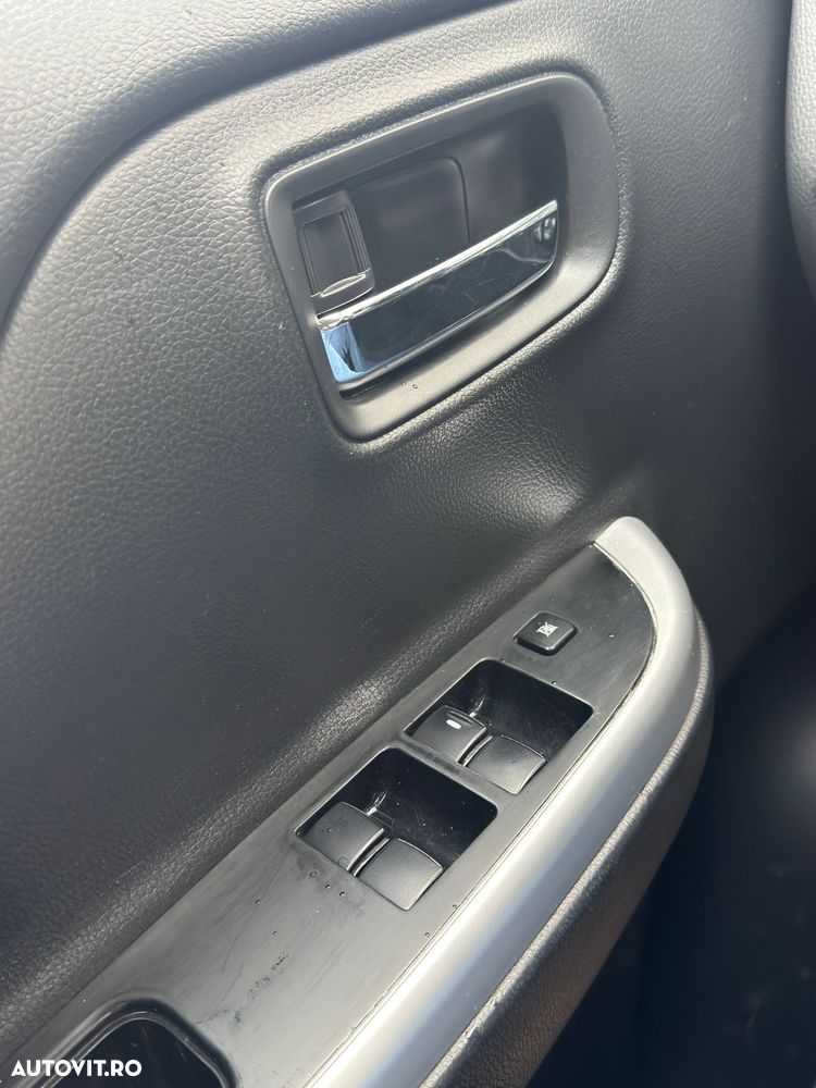 Mitsubishi L200 - 12