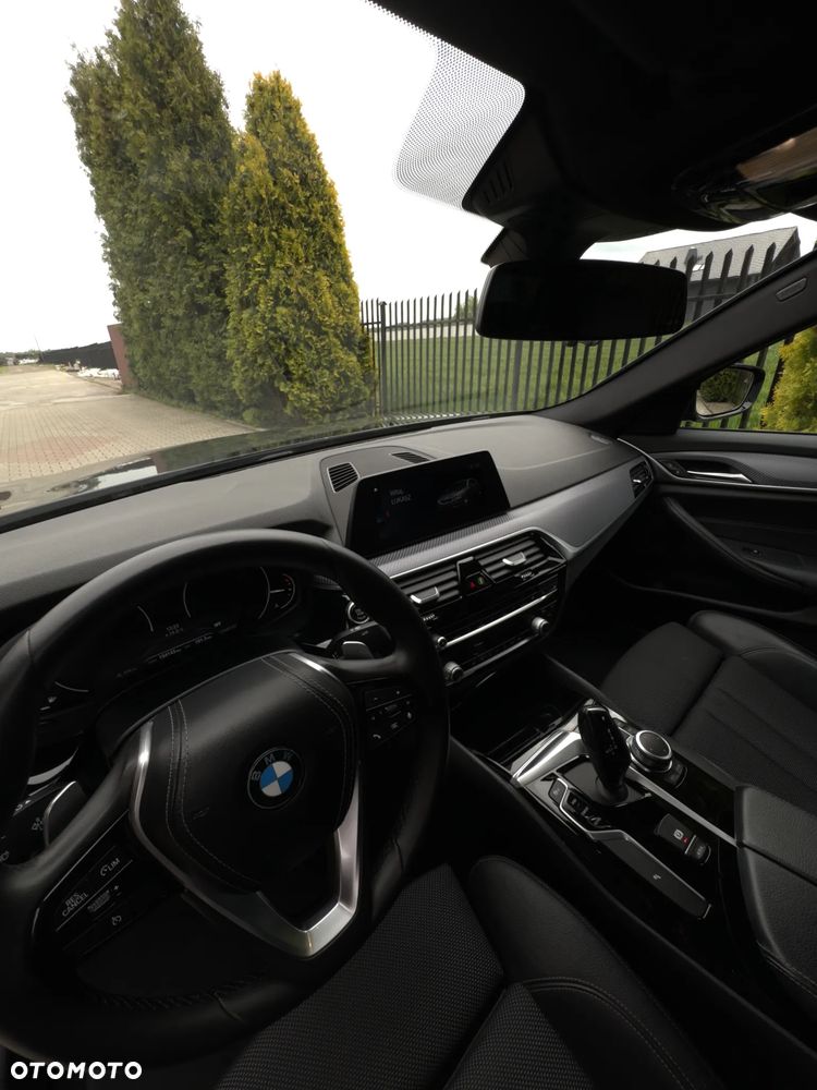BMW Seria 5 520d xDrive Sport Line sport - 9