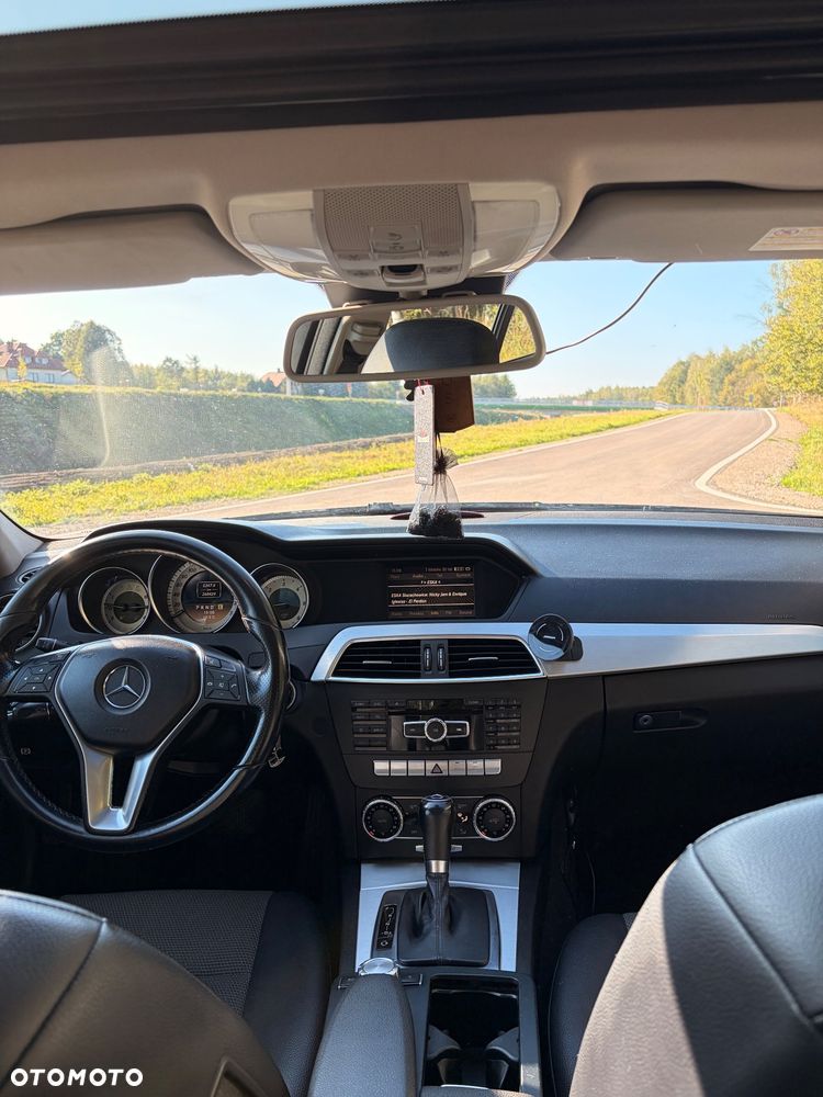 Mercedes-Benz Klasa C 220 CDI DPF (BlueEFFICIENCY) 7G-TRONIC Avantgarde - 11