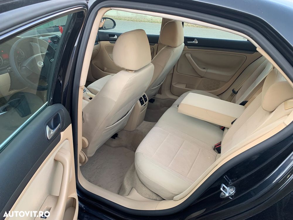 Volkswagen Jetta 1.6 Comfortline - 12