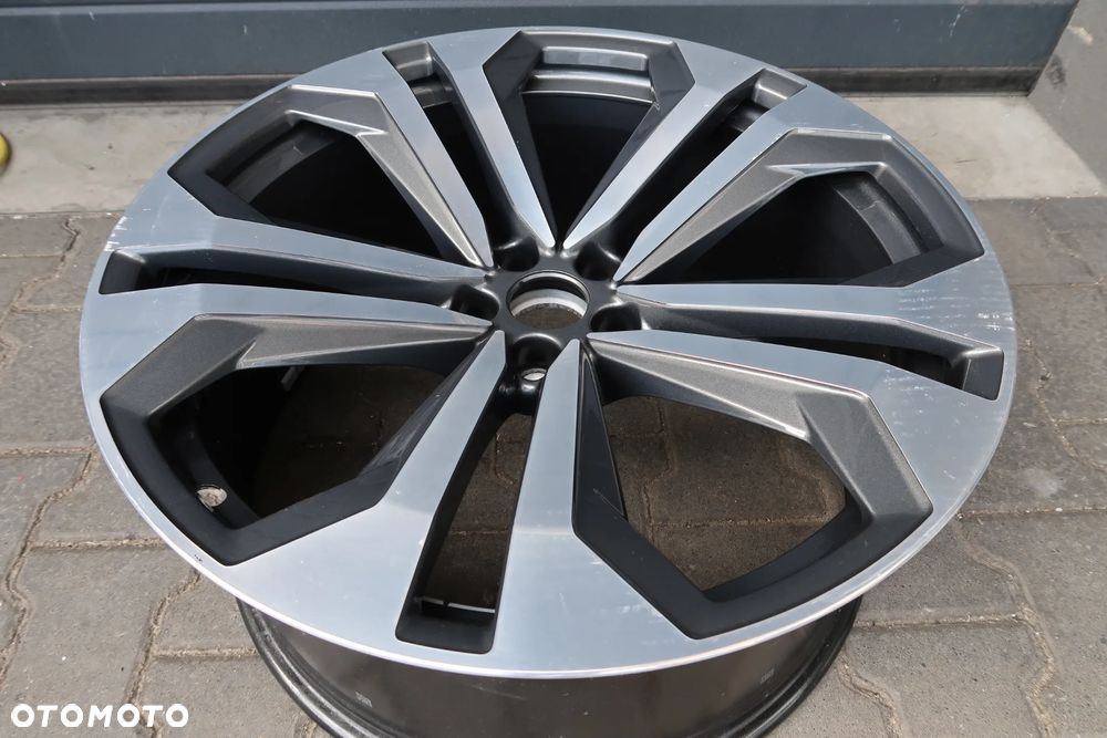 AD15 Felga Audi Q8 Uszkodzona 4M8601025K 10x22et21 - 2