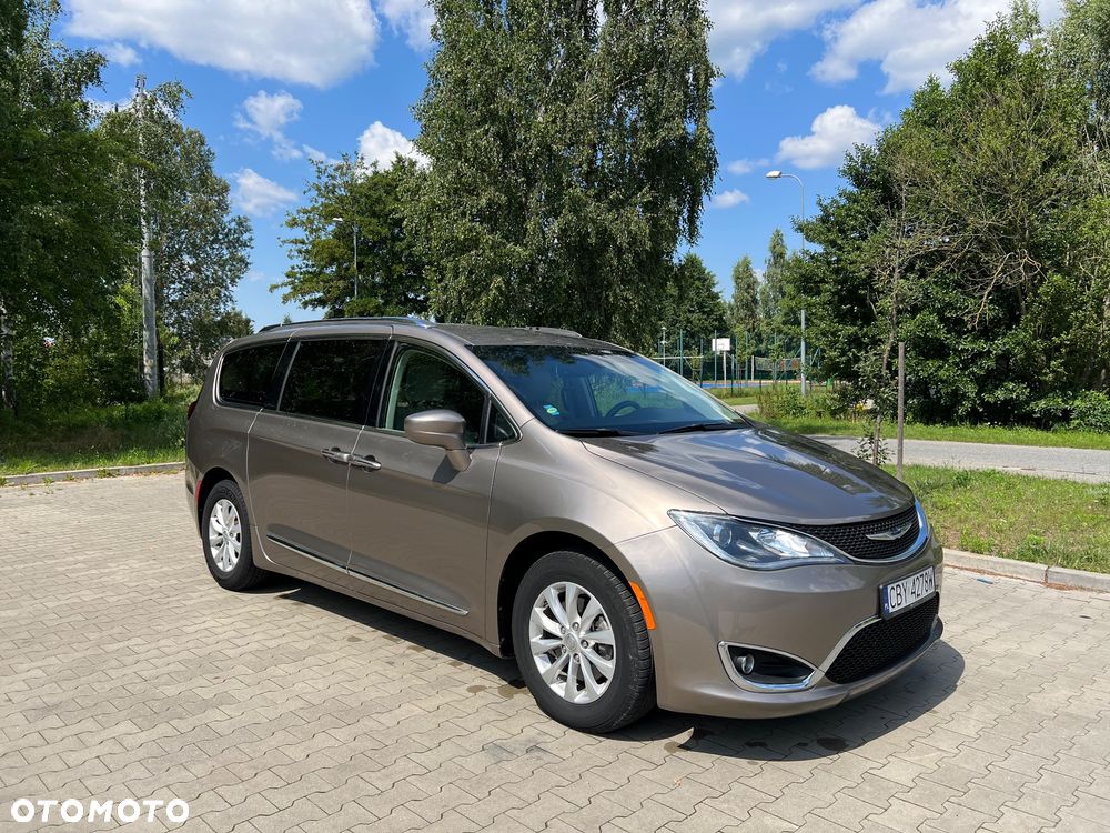 Chrysler Pacifica - 11