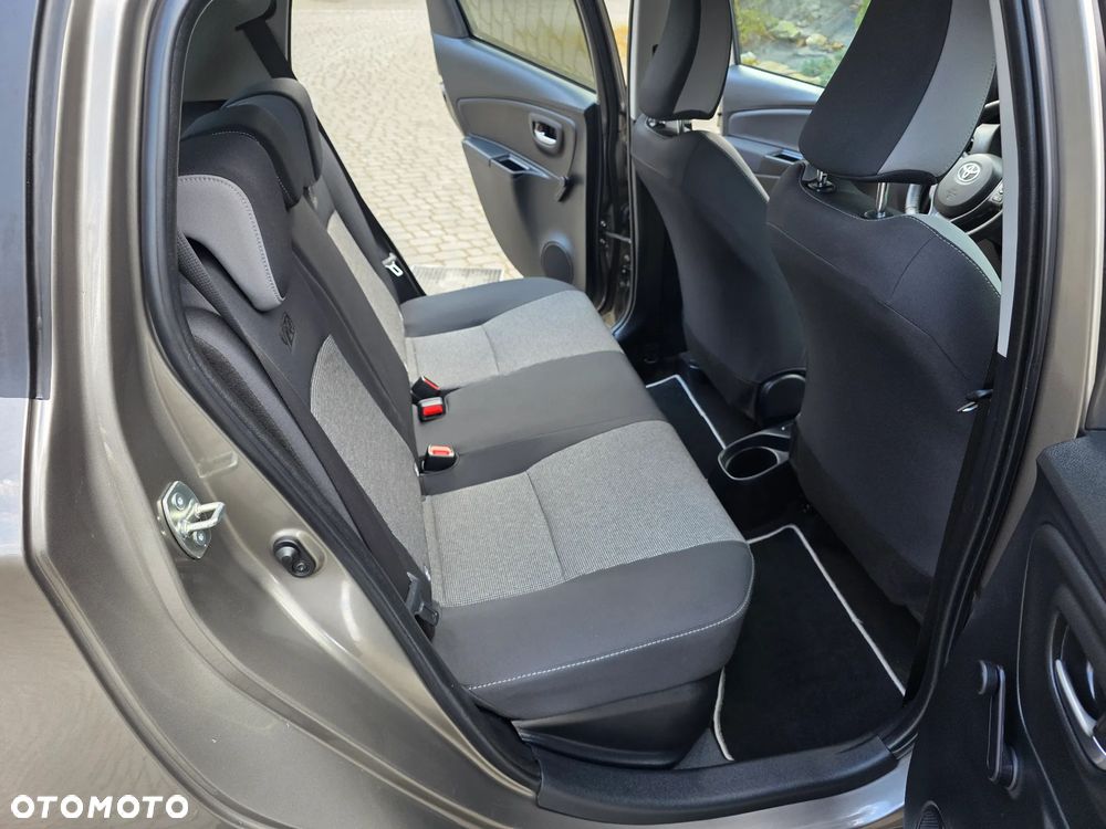 Toyota Yaris Hybrid 100 Premium - 17