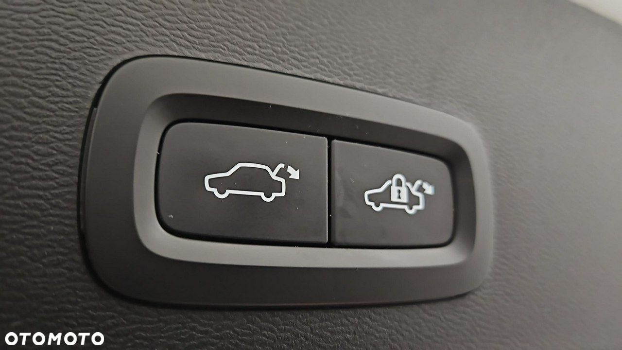 Volvo XC 40 T3 Momentum Pro - 25