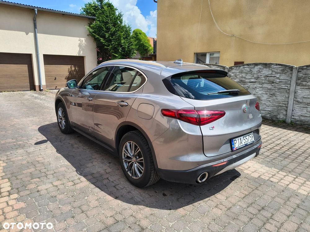 Alfa Romeo Stelvio - 12