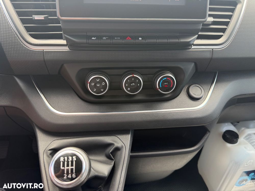 Renault Trafic 2.0 Blue dCi 130 Furgon Cabina Dubla L2H1 - 30