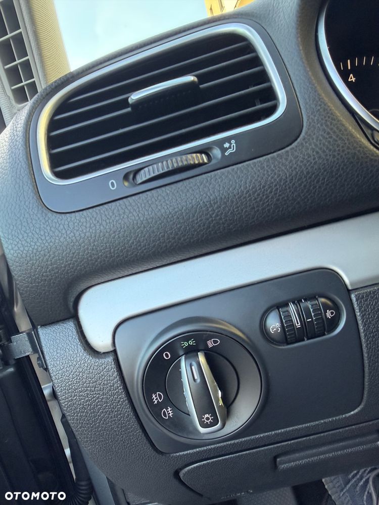 Volkswagen Golf - 24