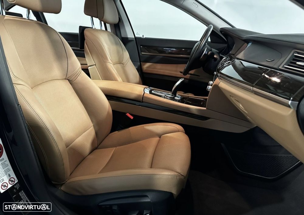 BMW 740 d xDrive - 12