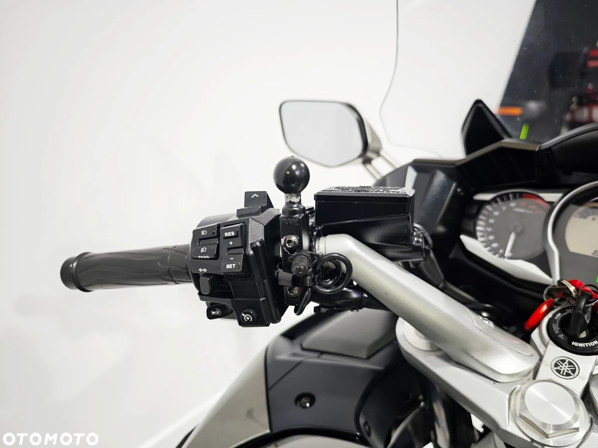 Yamaha FJR - 13