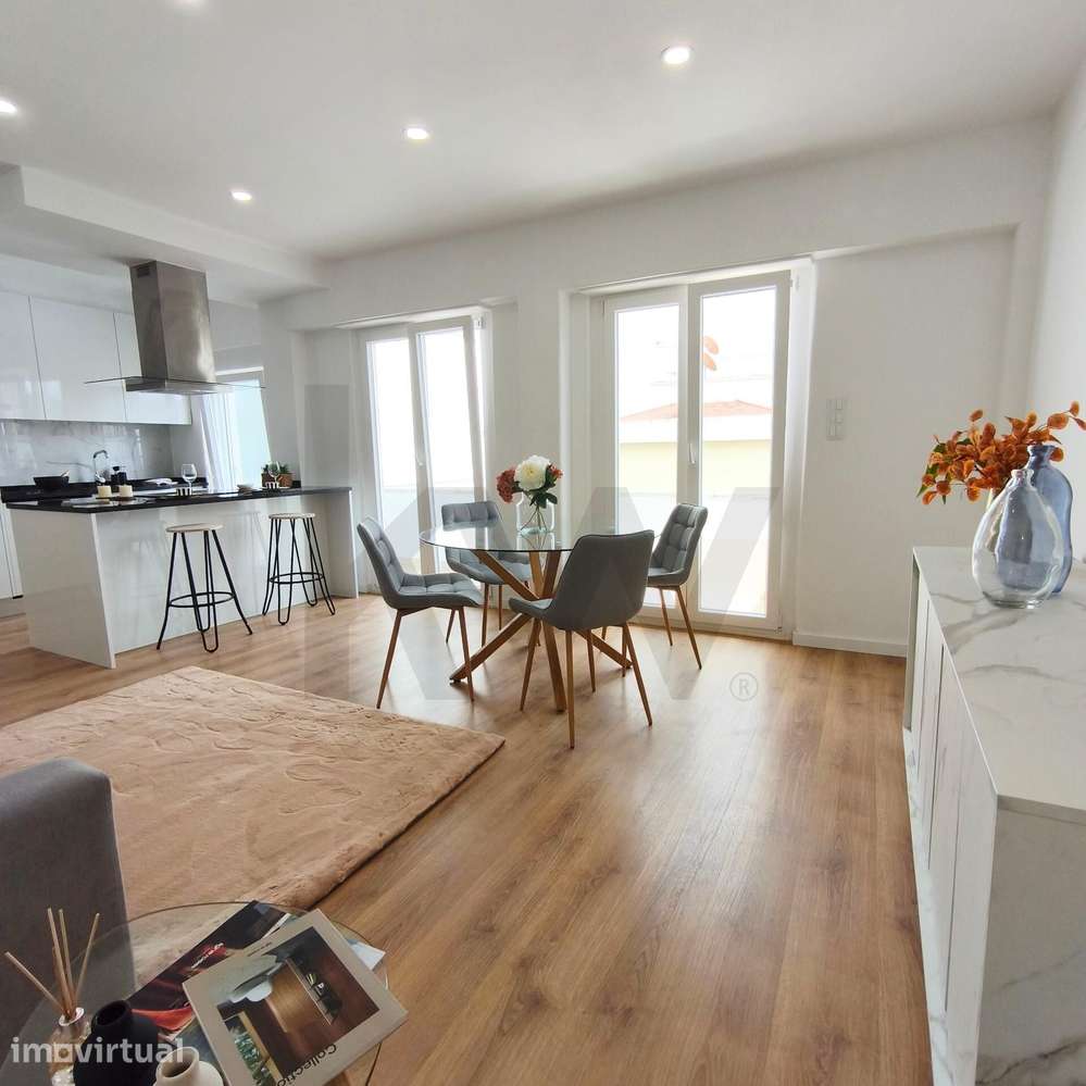 Apartamento T3 em Remodelação Total com Home Staging – Benfica, Lisboa - Grande imagem: 2/34