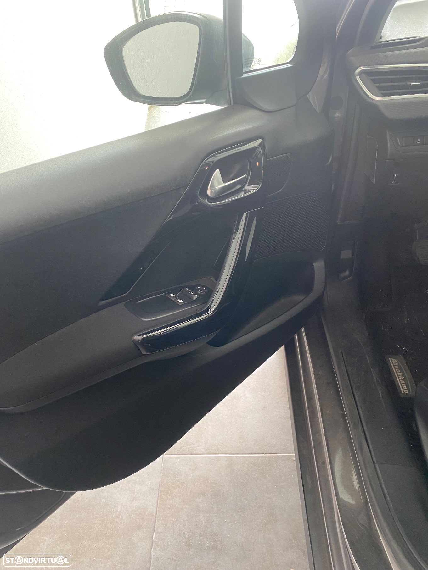 Peugeot 2008 - 9
