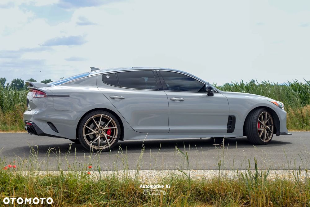Kia Stinger - 4