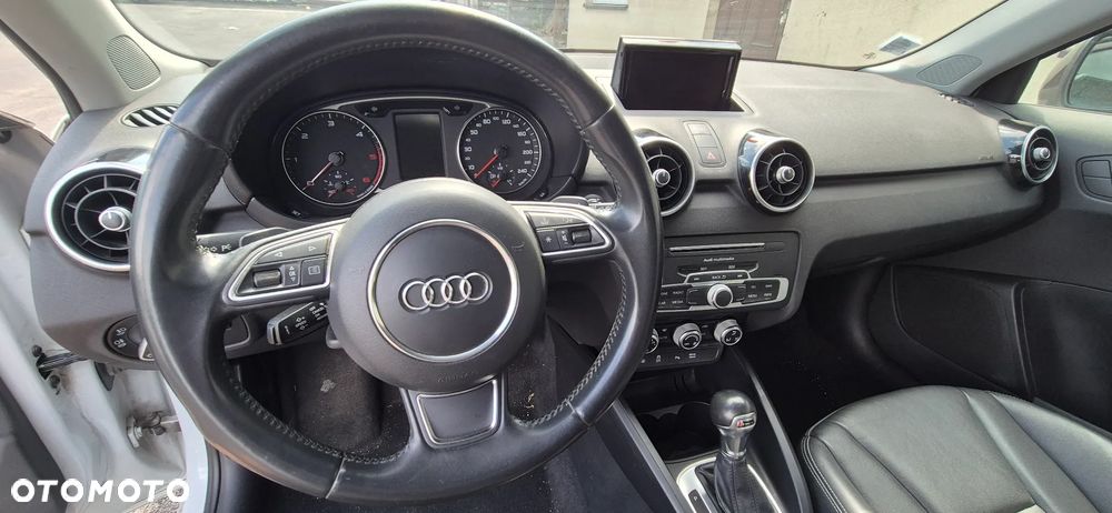 Audi A1 Sportback 1.6 TDI Design S tronic - 23