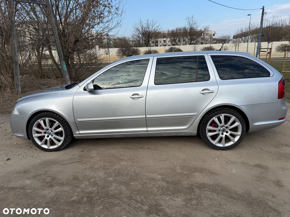 Skoda Octavia 2.0 TDI CR DPF RS - 9
