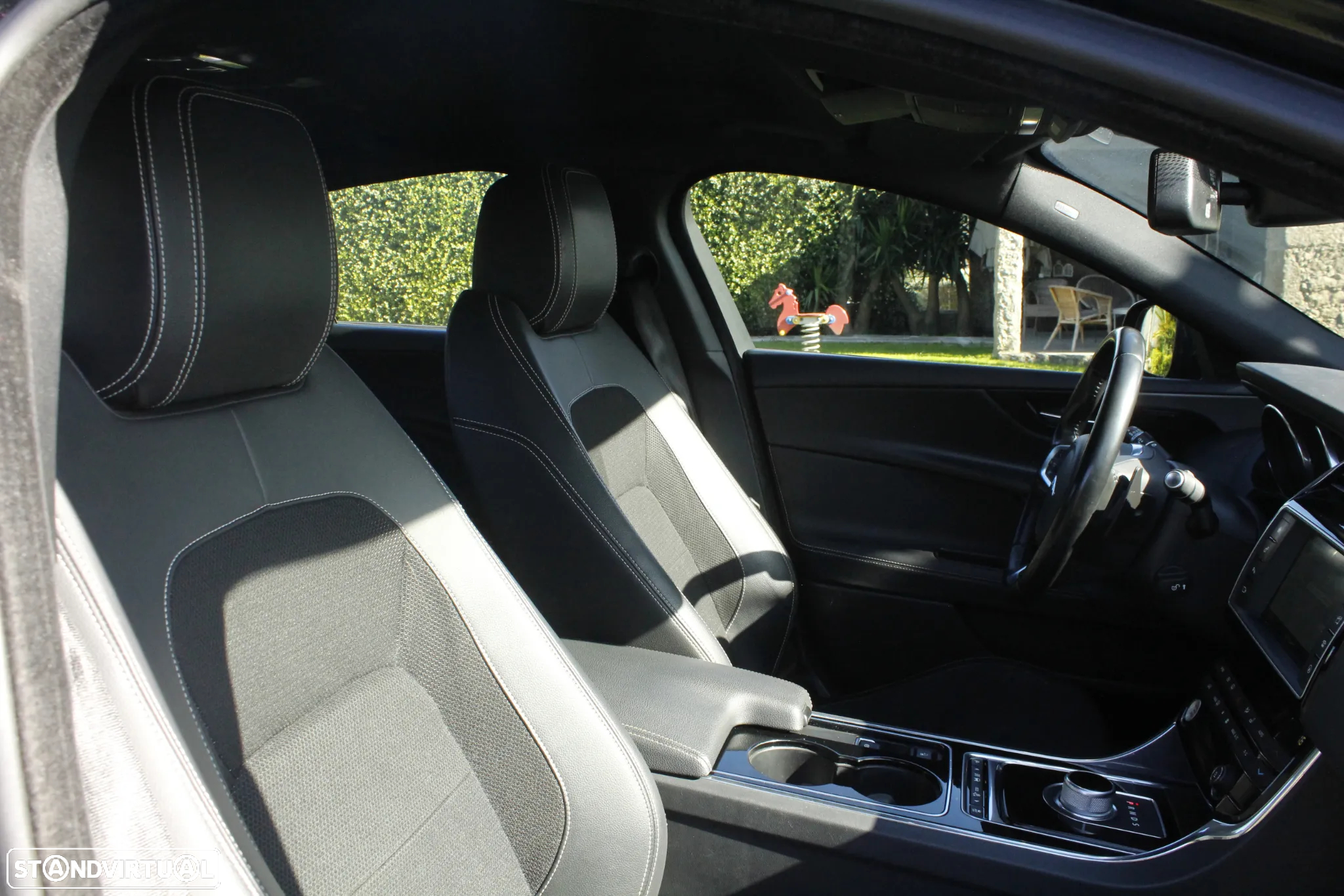 Jaguar XE 2.0 D R-Sport Aut. - 26