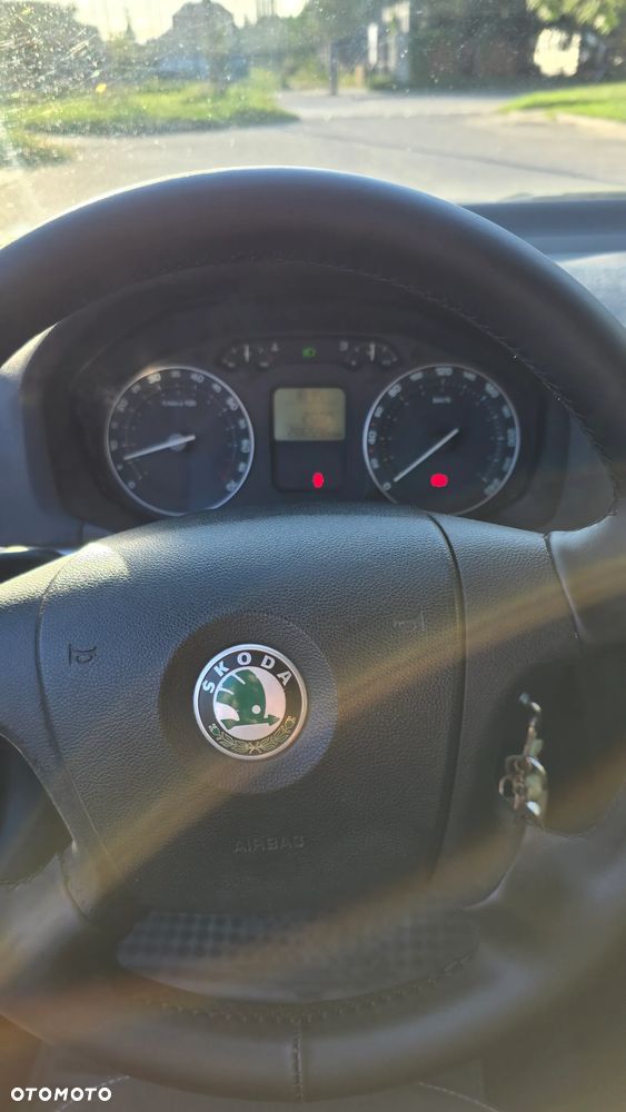 Skoda Octavia 1.6 Ambiente - 10