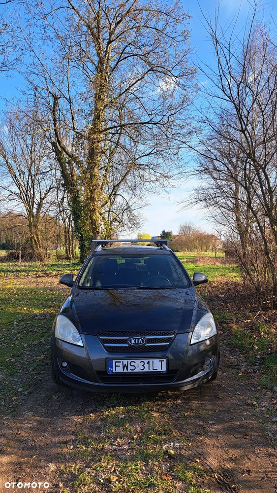 Kia Ceed 1.6 CRDi 115 Dream-Team Edition - 2