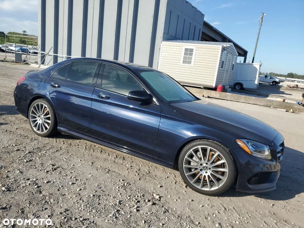 Mercedes-Benz Klasa C 300 9G-TRONIC - 2