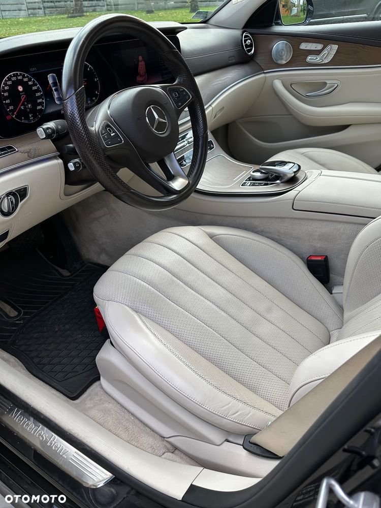 Mercedes-Benz Klasa E 220 d 4-Matic 9G-TRONIC - 22