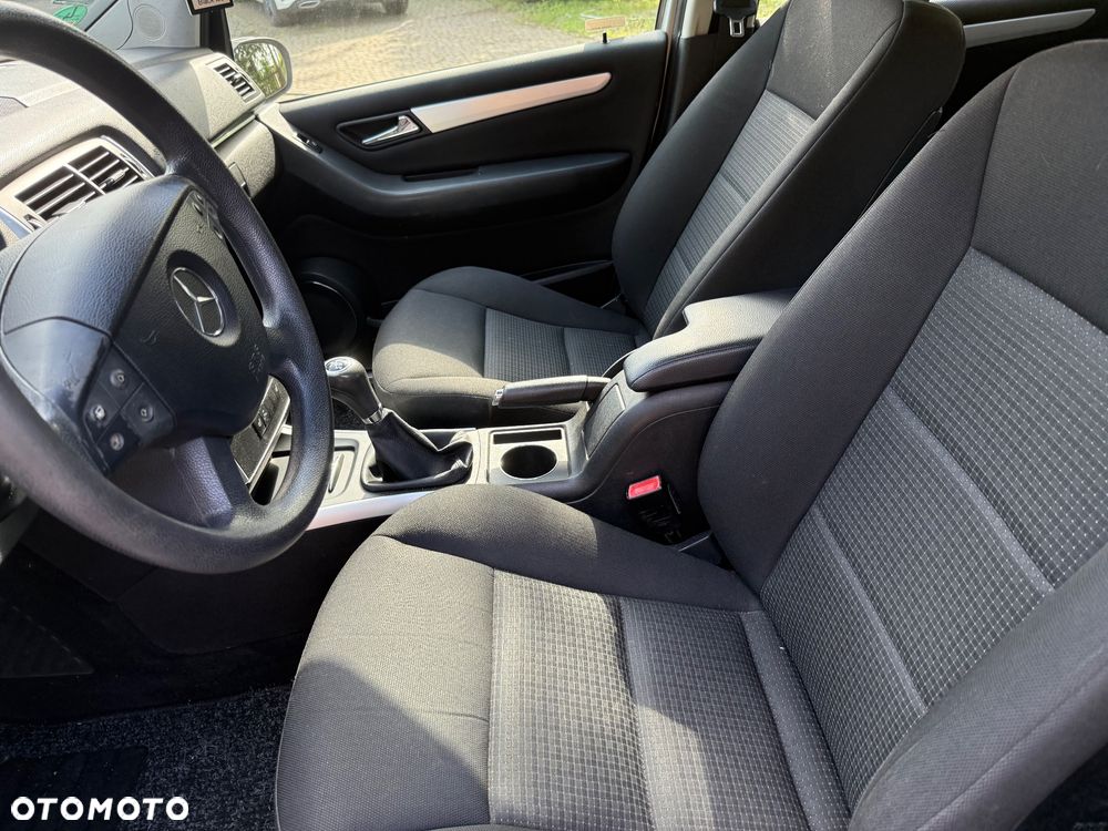 Mercedes-Benz Klasa B 180 CDI Special Edition - 23