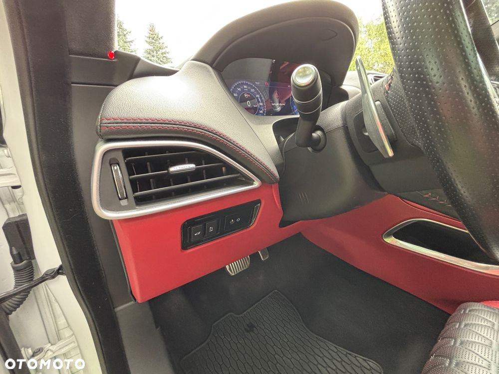 Jaguar F-Pace 5.0 V8 P550 AWD SVR - 11
