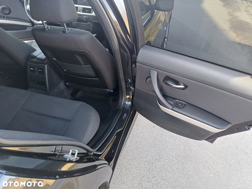 BMW Seria 3 320i Edition Exclusive - 10