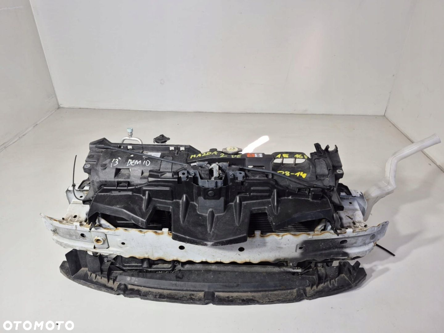 PAS PRZEDNI CHŁODNICA MAZDA 2 07-14 1.5 16V - 4