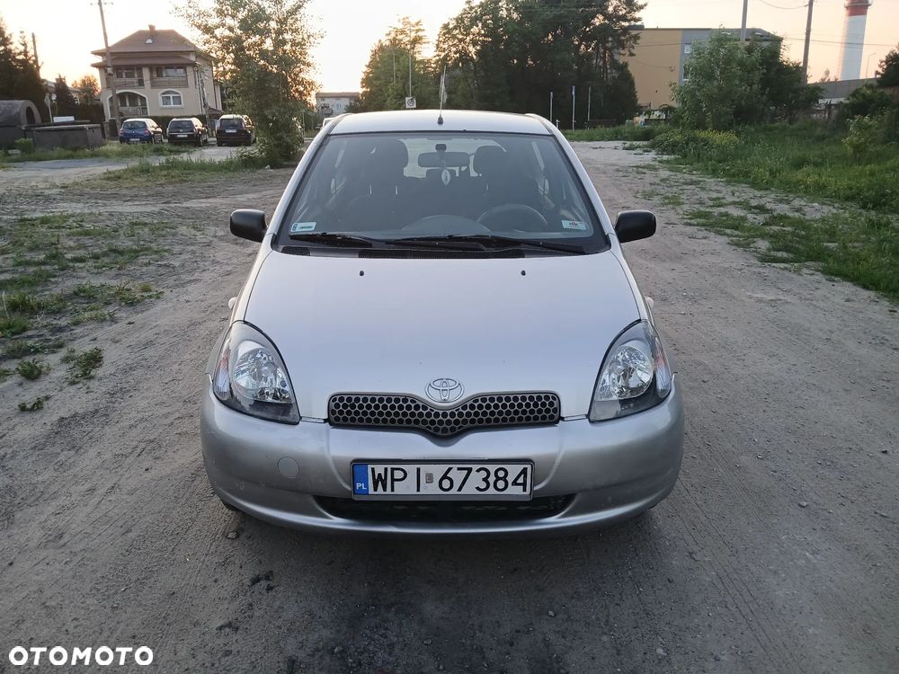 Toyota Yaris - 10