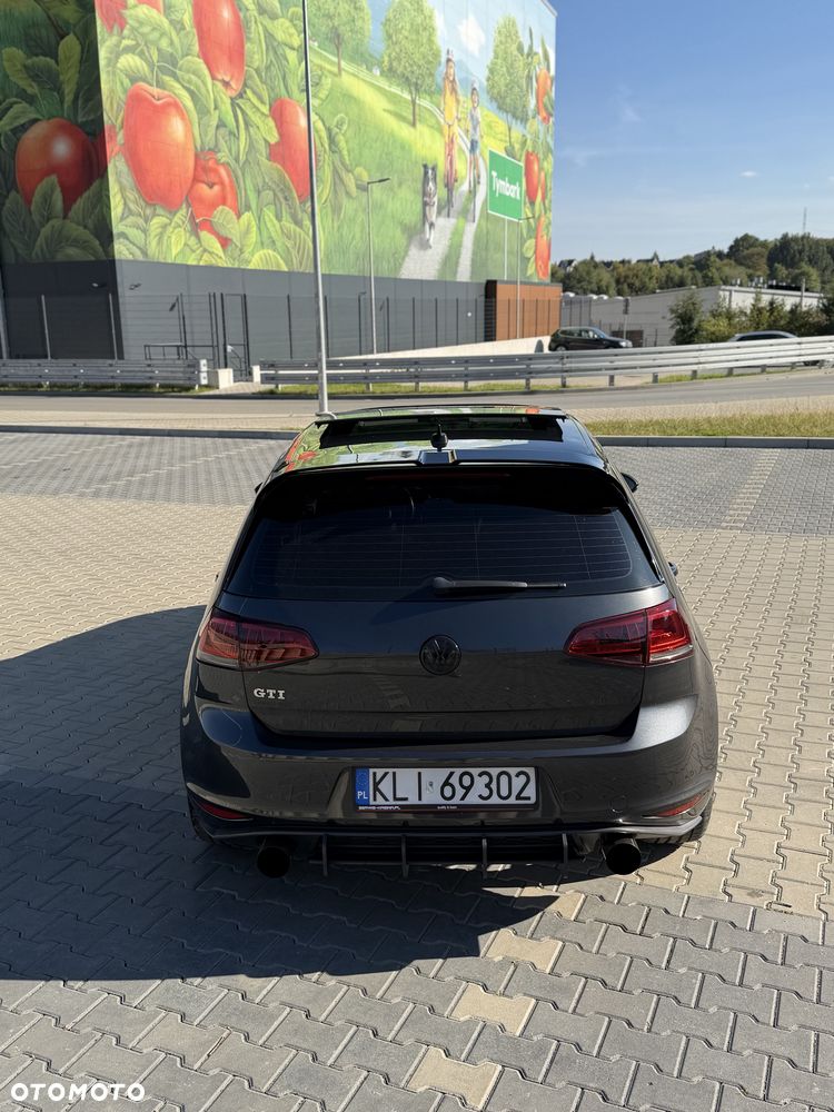 Volkswagen Golf - 5