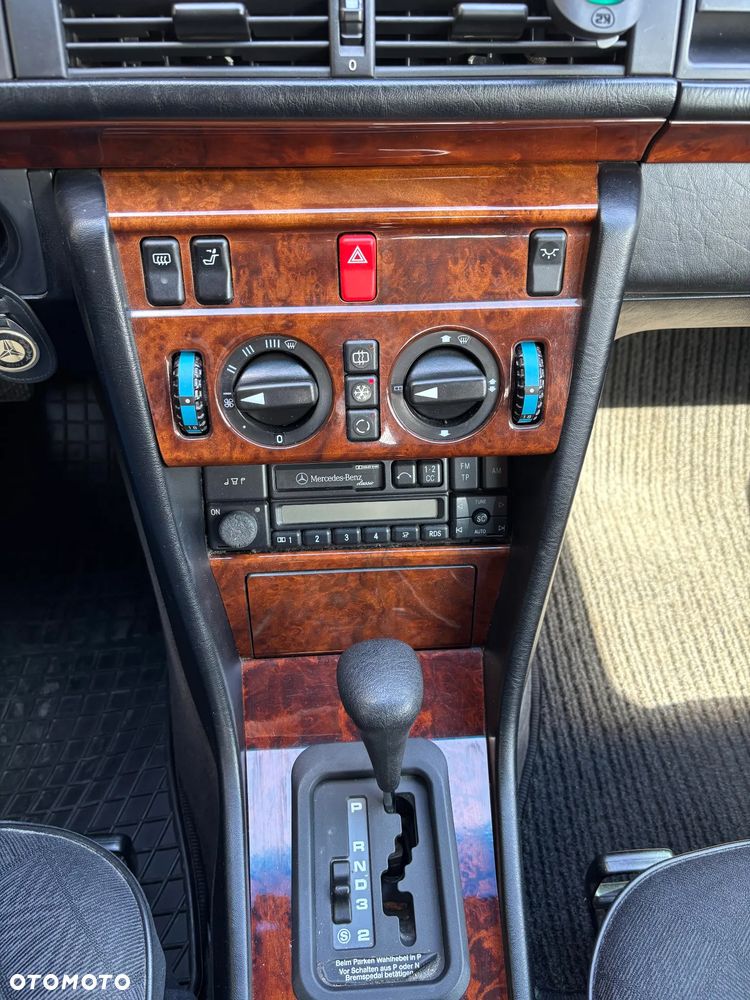 Mercedes-Benz Klasa E - 27