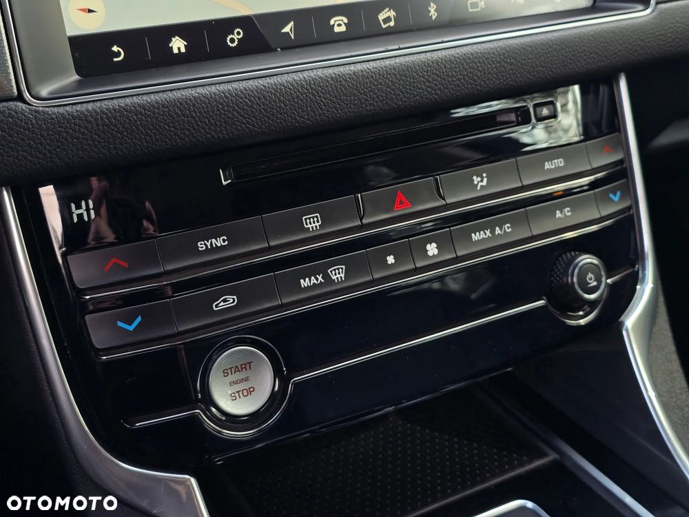 Jaguar XF 20d AWD Prestige - 30