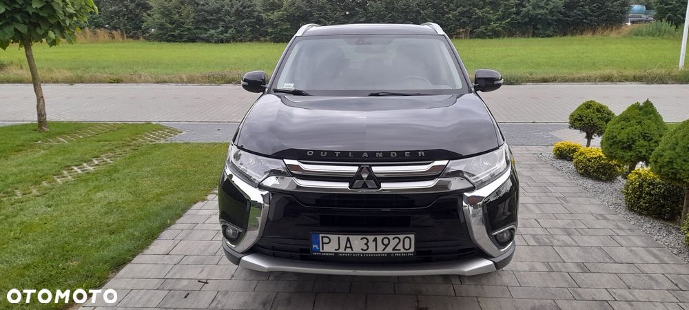 Mitsubishi Outlander - 2