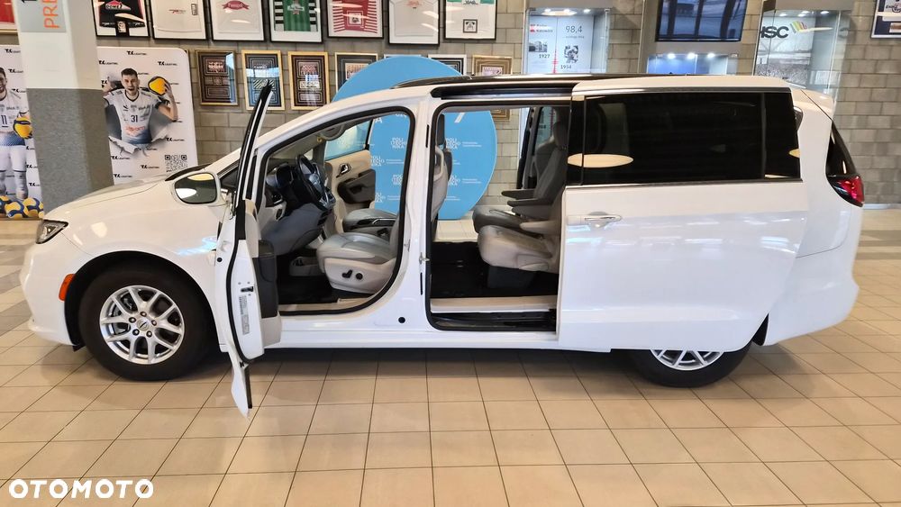 Chrysler Pacifica - 13