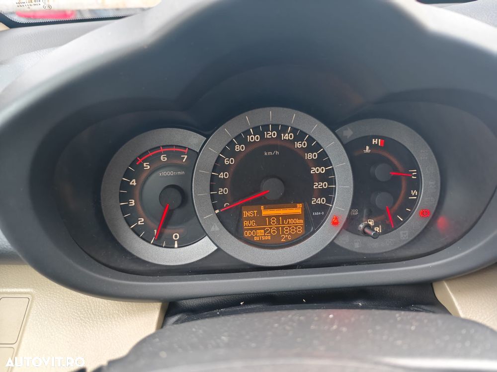 Toyota RAV4 2.2L D-CAT M/T Luxury - 13