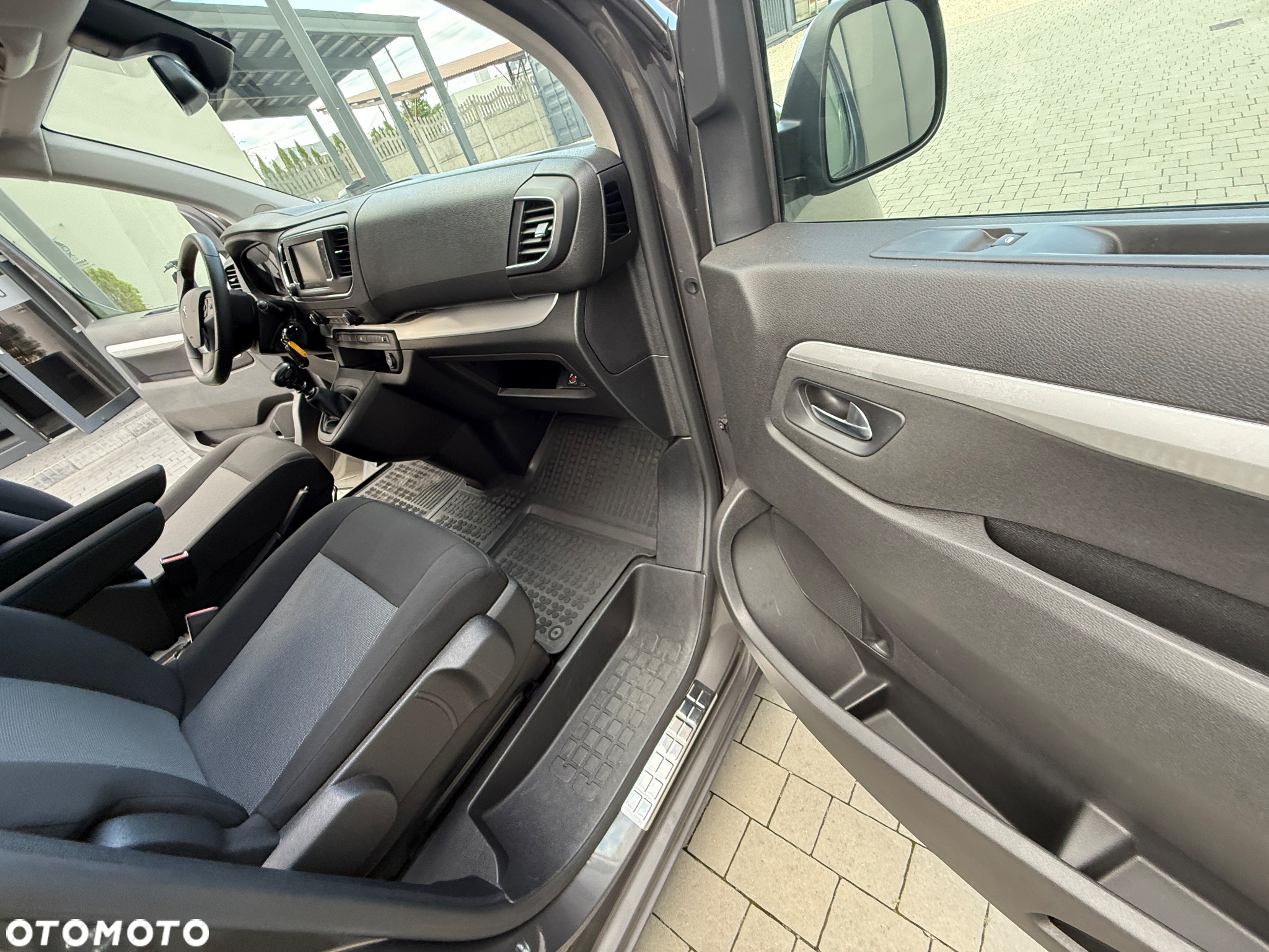 Peugeot Traveller 2.0 BlueHDi Standard Active - 21