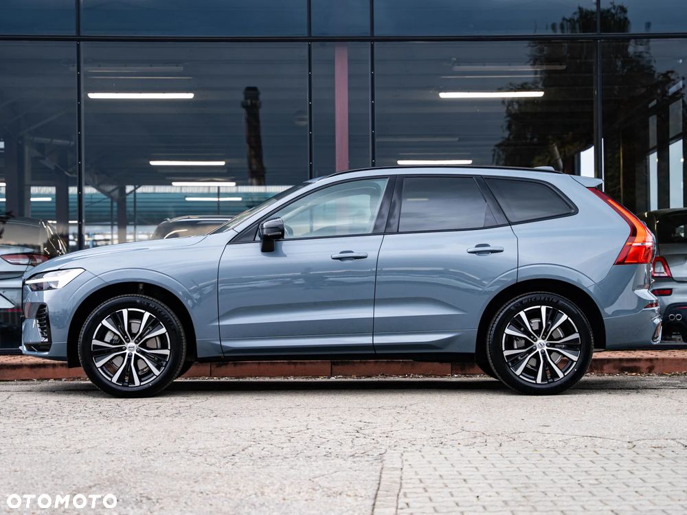 Volvo XC 60 B4 B Plus Dark - 17