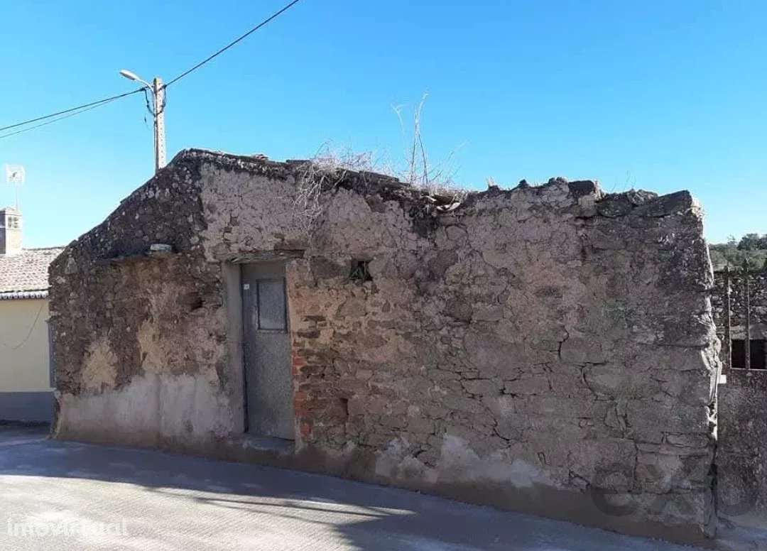 Duas ruínas com terreno perto de Salir - Loulé - Grande imagem: 3/14