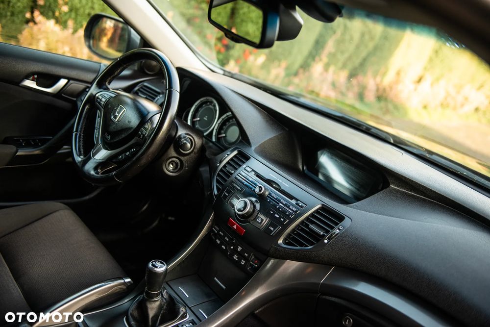 Honda Accord 2.0 Executive - 29