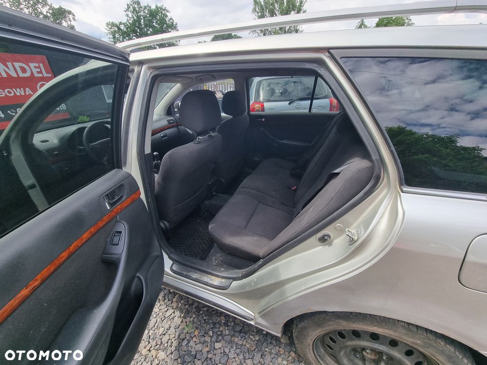 Toyota Avensis 2.0 D-4D High - 5