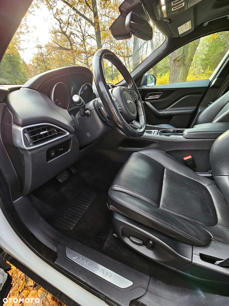 Jaguar F-Pace - 10
