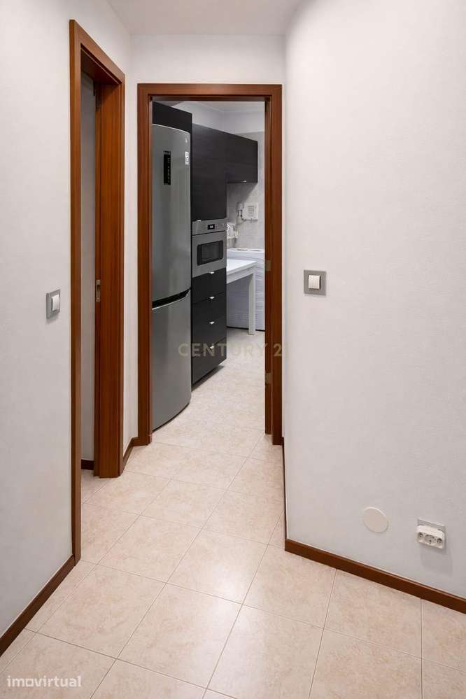 Apartamento T2 com Parqueamento e Arrecadação em Rio de Mouro - Grande imagem: 2/11